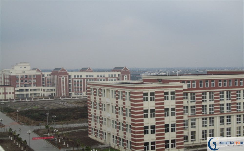 四川師范大學(xué)附屬第三實(shí)驗(yàn)中學(xué)初升高的分?jǐn)?shù)線是多少？
