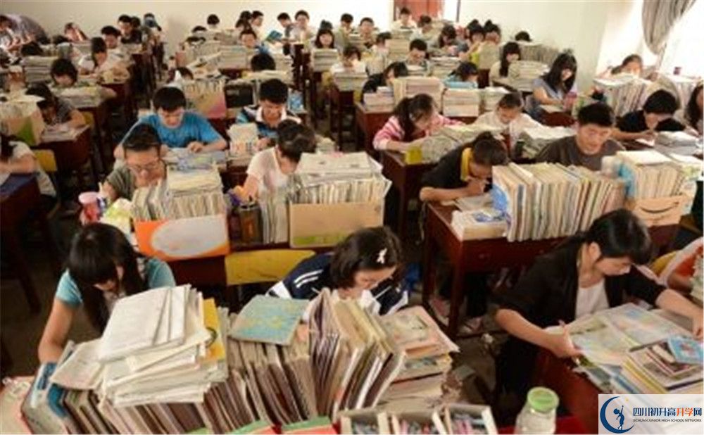 成都列五中學(xué)的招生分?jǐn)?shù)線是多少？