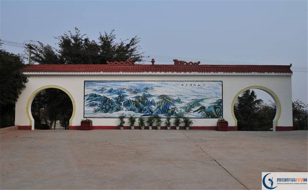 賈家中學(xué)的學(xué)費大概是多少？