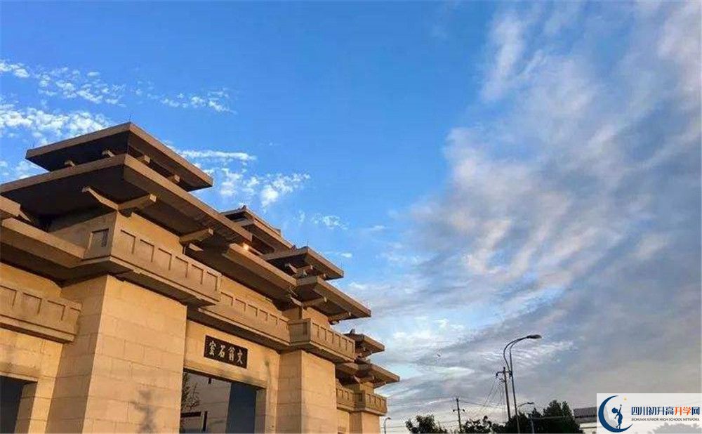 成都石室中學(xué)北湖校區(qū)的一年學(xué)費(fèi)是多少？