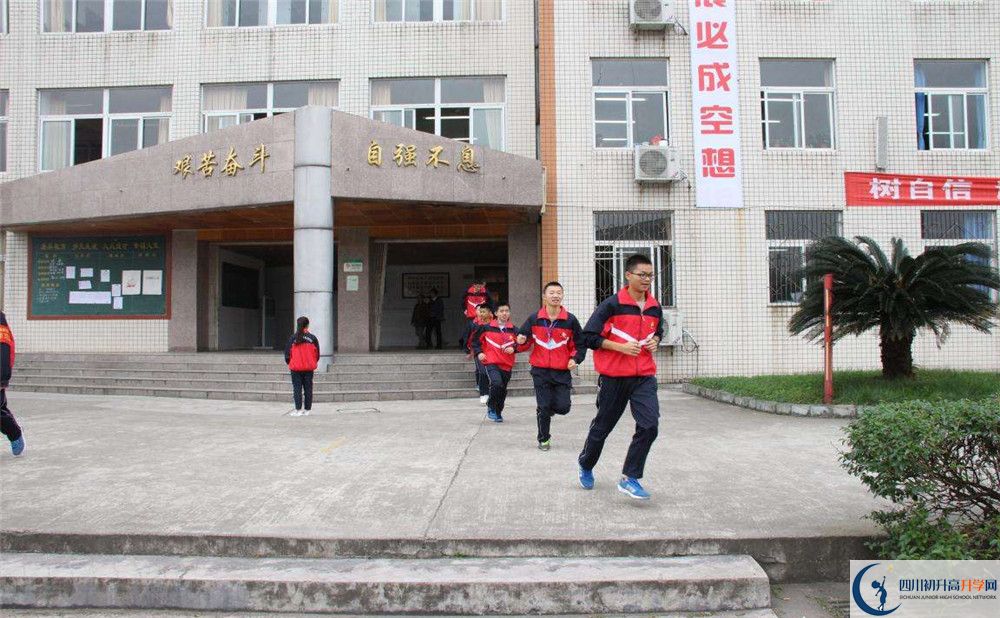 洛帶中學(xué)的老師好不好？
