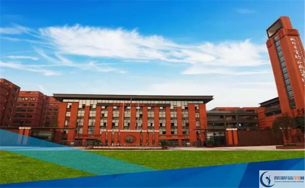 成都實外新都五龍山學(xué)校一年的學(xué)費(fèi)是多少？