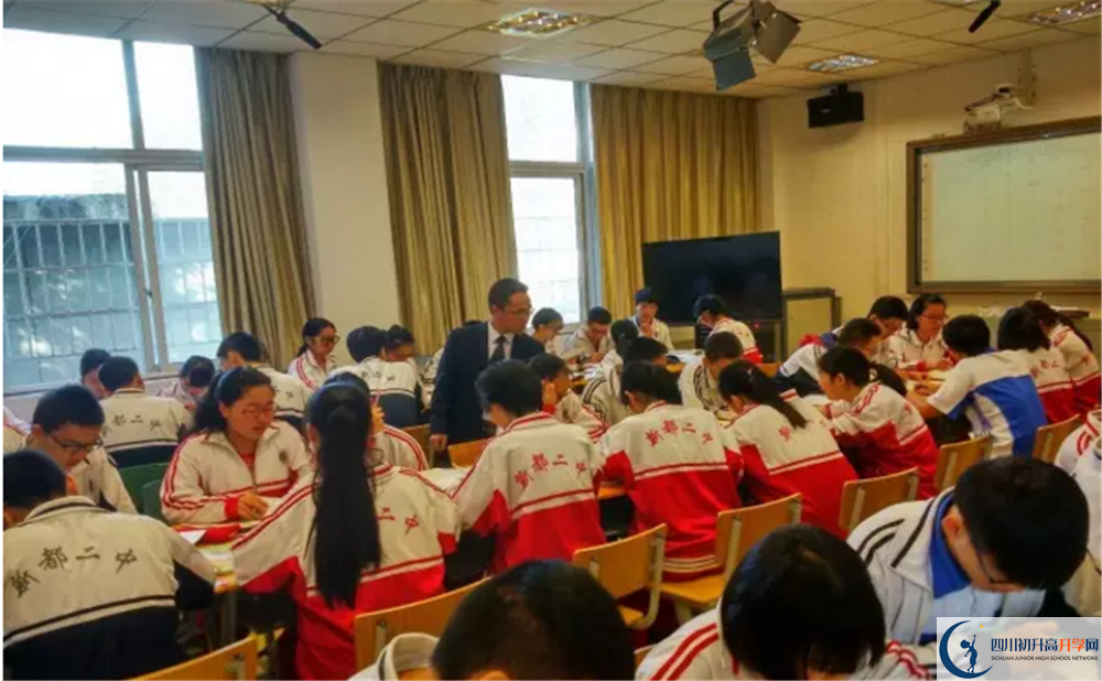 新都二中的老師好不好？