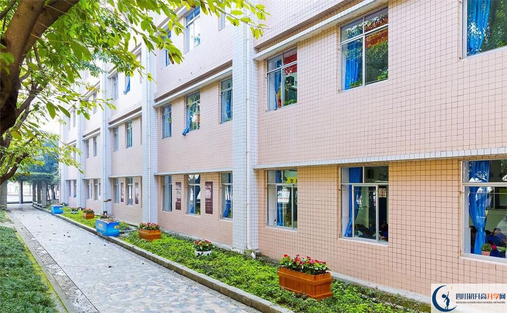 成都市第四十九中學(xué)的高中住宿好不好？