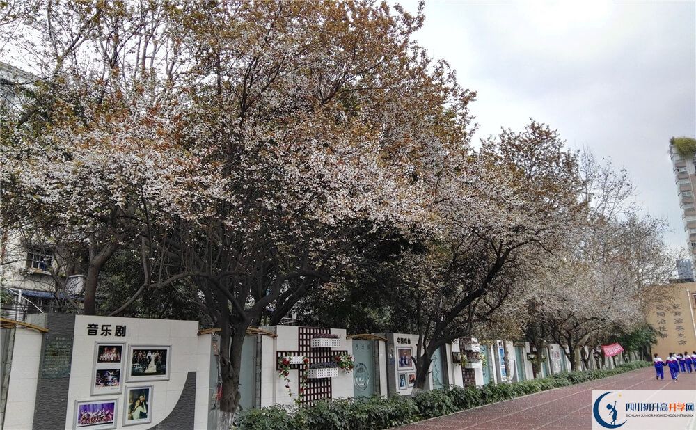 成都大學(xué)附屬中學(xué)的高中住宿好不好？