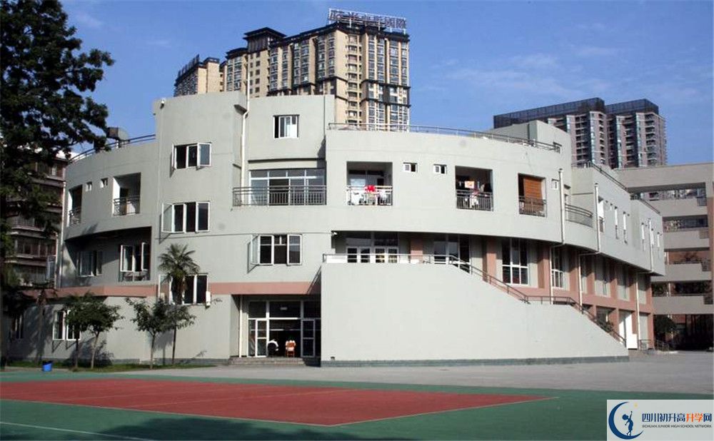 成都市鹽道街中學的高中住宿好不好？