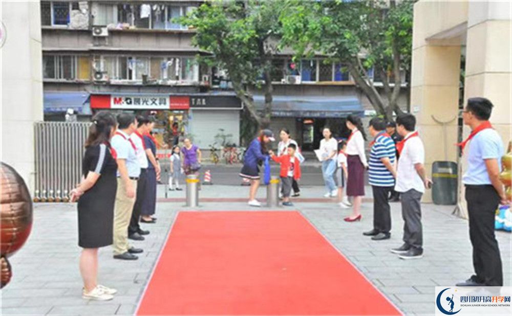 成都市石室聯(lián)中蜀華分校的高中住宿好不好？