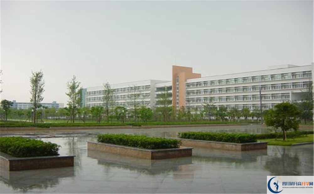 西南交通大學(xué)附屬中學(xué)的分?jǐn)?shù)線是多少？