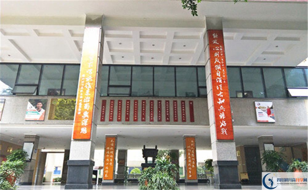 武侯高級中學(xué)一學(xué)期的學(xué)費是多少？