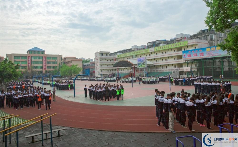升庵中學(xué)一學(xué)期的學(xué)費(fèi)是多少？