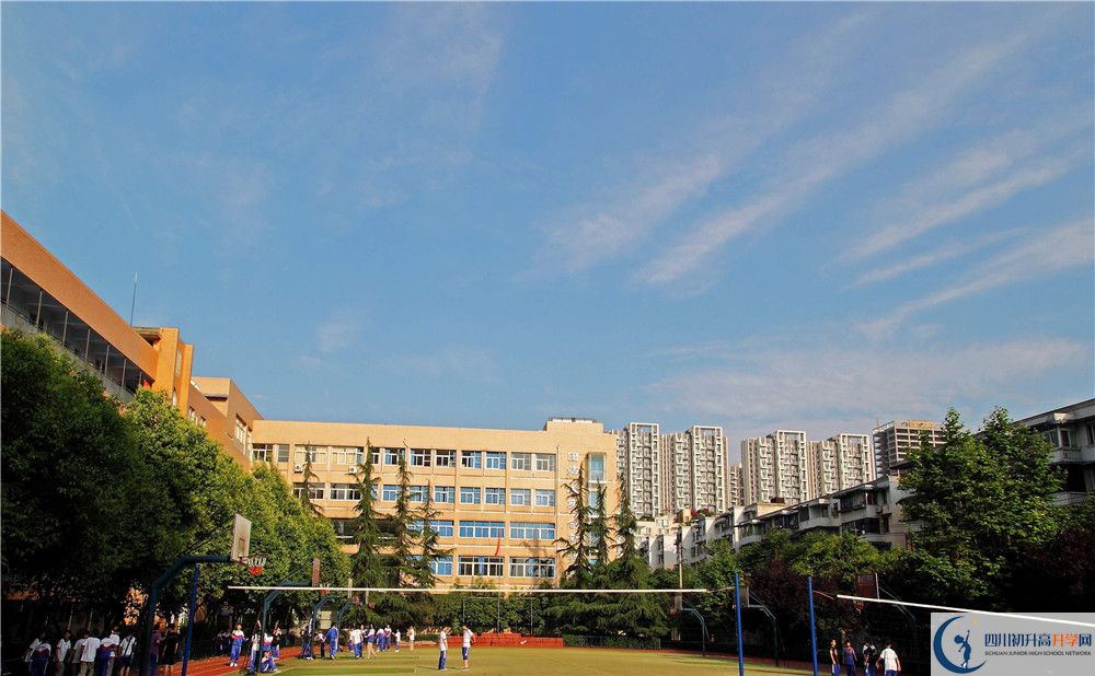 成都大學(xué)附屬中學(xué)的宿舍好不好？