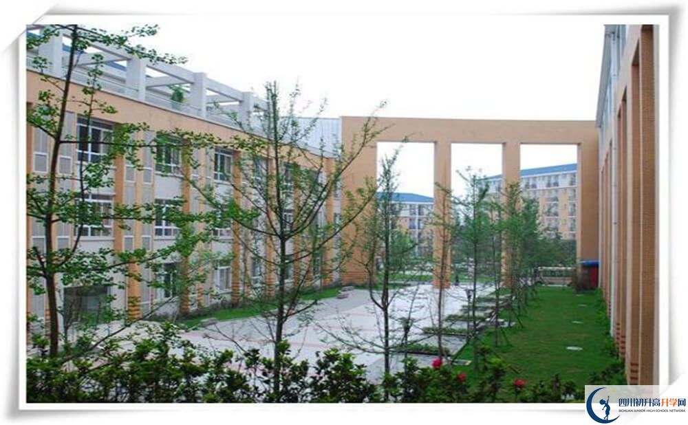 八一聚源高級中學(xué)一學(xué)期的學(xué)費是多少錢？