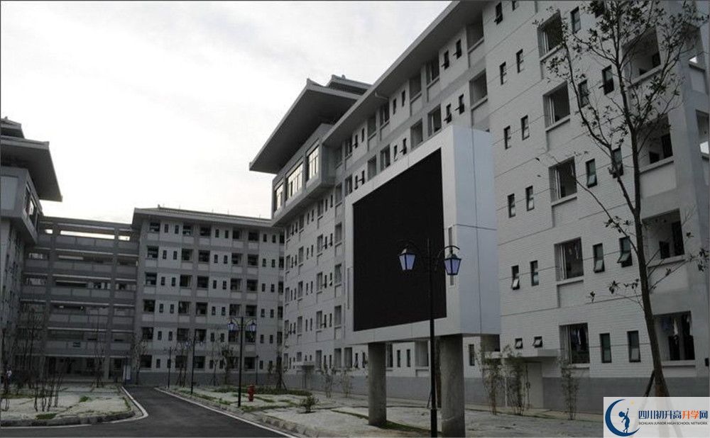 考成都石室中學北湖校區(qū)的分數線是多少？