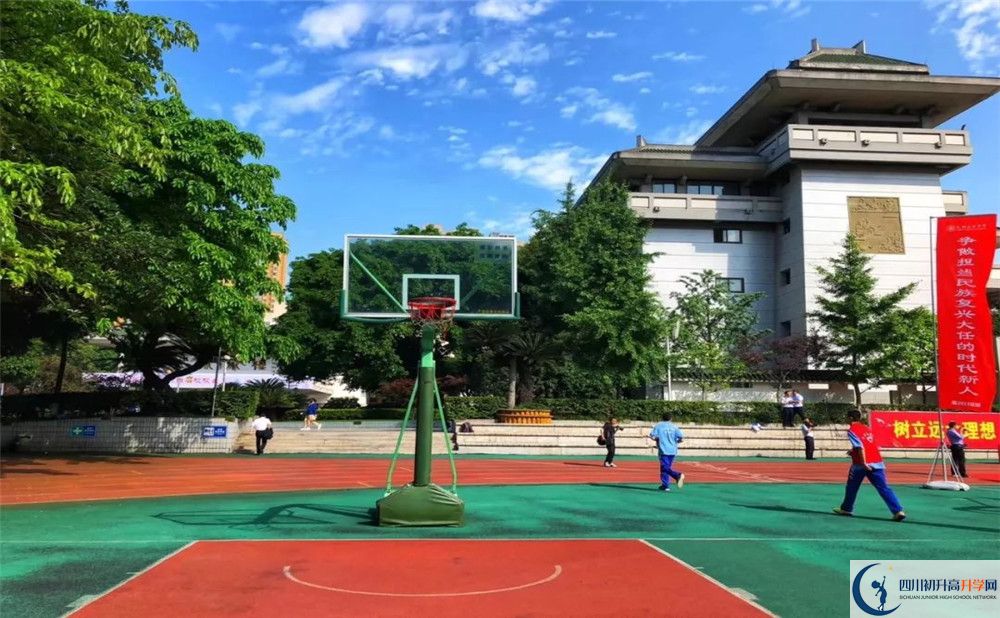 考成都石室中學(xué)的分?jǐn)?shù)線是多少？