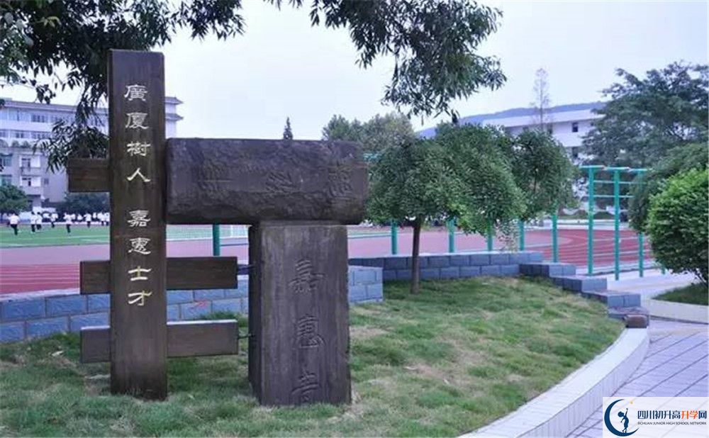 考成都市太平中學(xué)的分?jǐn)?shù)線是多少？