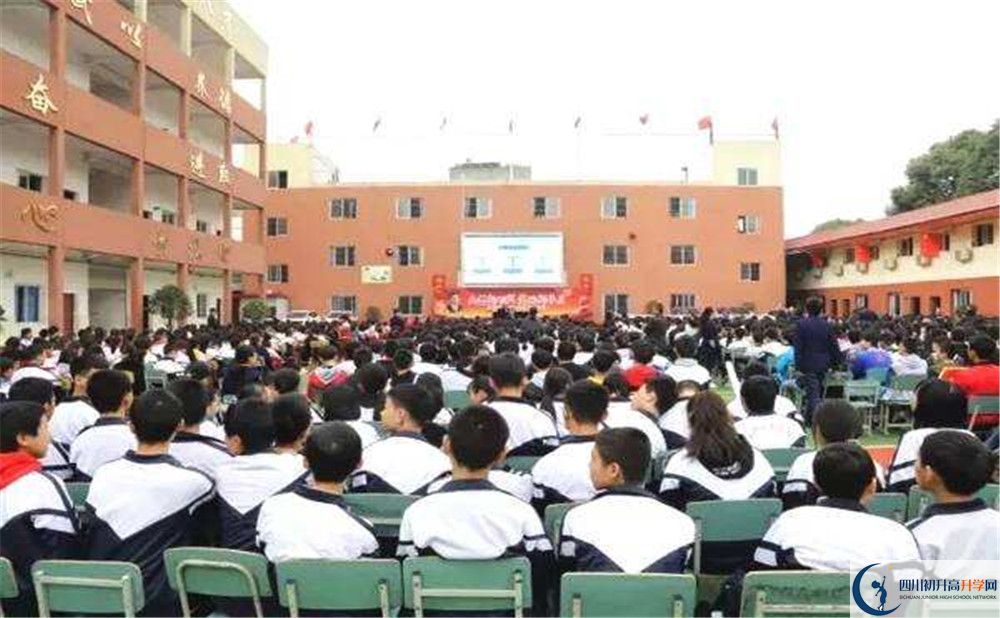 考成都文武學(xué)校的分?jǐn)?shù)線是多少？