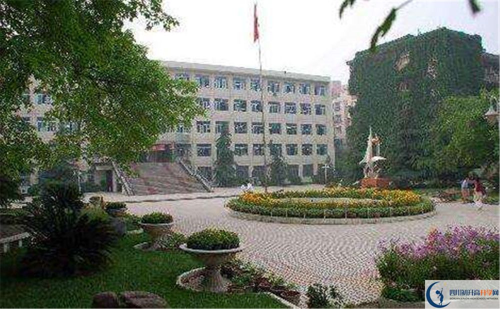 簡陽中學(xué)的學(xué)費一期是多少？