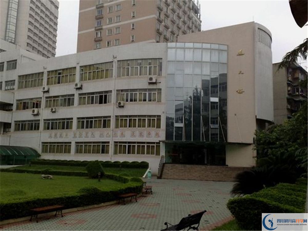 成都市鹽道街中學的分數(shù)線大概是多少？
