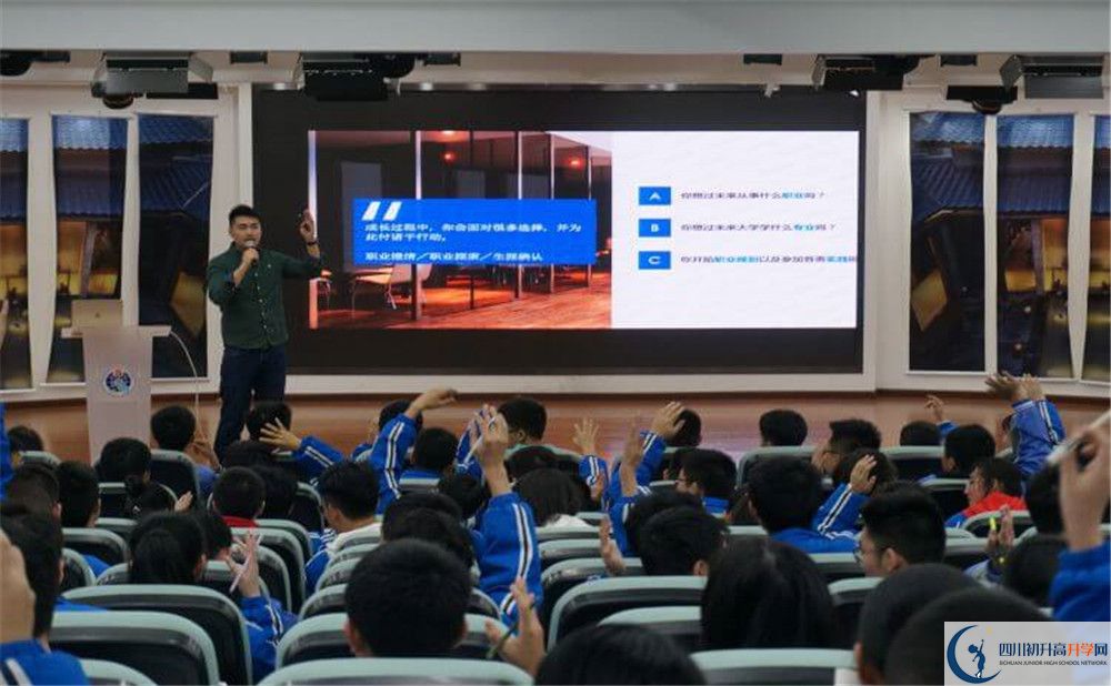 近幾年四川師范大學(xué)實驗外國語學(xué)校高中錄取的分?jǐn)?shù)線？