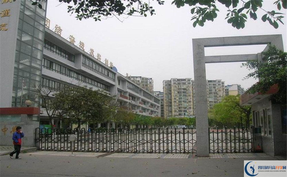 成都玉林中學(xué)高中歷年來(lái)的分?jǐn)?shù)線是多少？