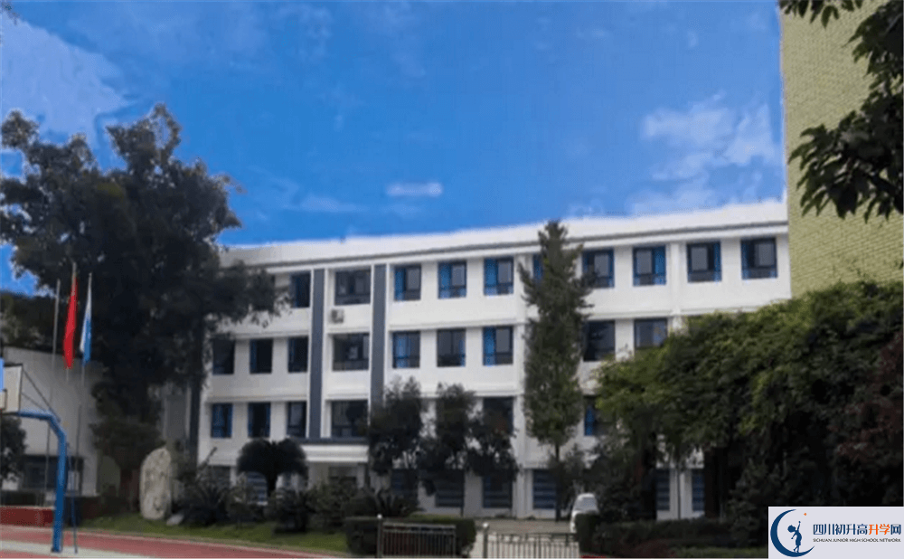 成都市第三十三中學(xué)高中歷年來的分數(shù)線是多少分？