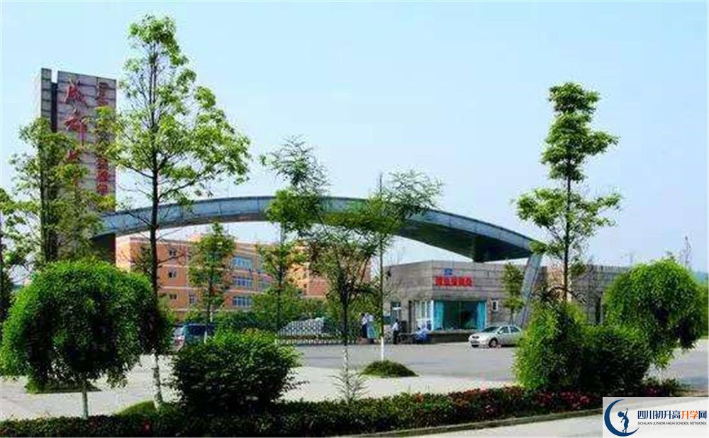 近幾年成都七中實(shí)驗(yàn)學(xué)校高中錄取的分?jǐn)?shù)線是多少？