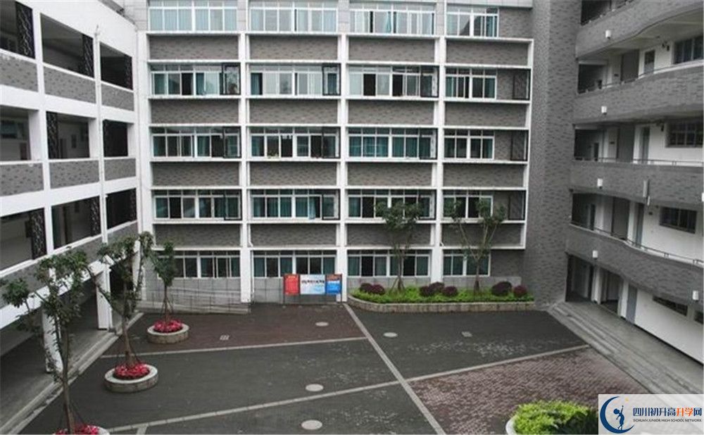 成都樹德協(xié)進中學的住宿條件怎么樣？