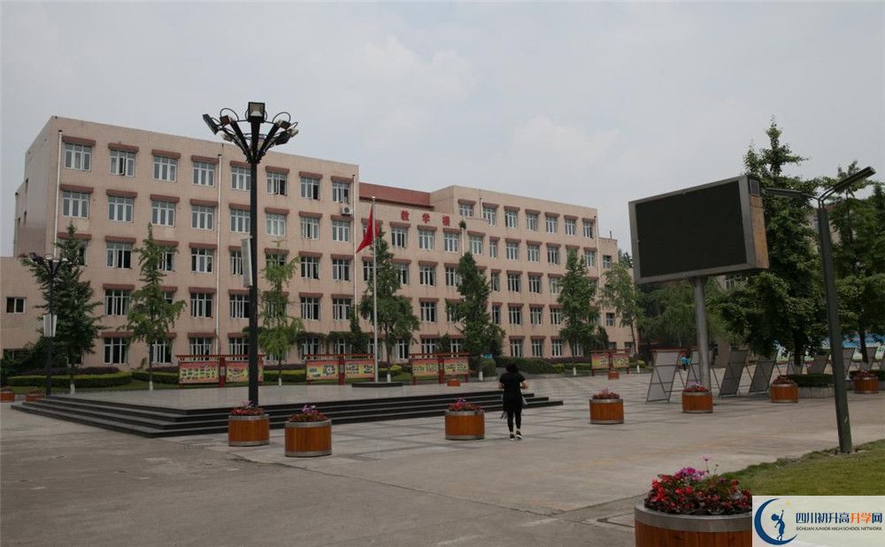 成都市華陽中學(xué)2020年清華北大人數(shù)是多少？					