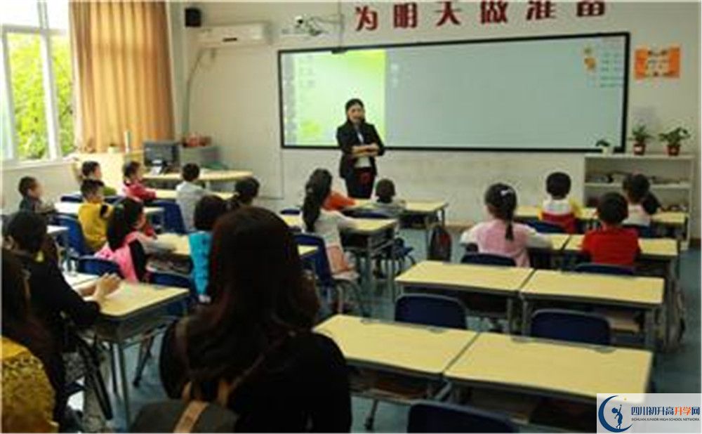 北大附中成都新津?yàn)槊鲗W(xué)校地址在哪里？