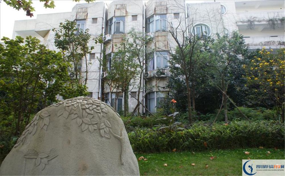 四川師范大學(xué)附屬中學(xué)住宿費(fèi)用是多少？