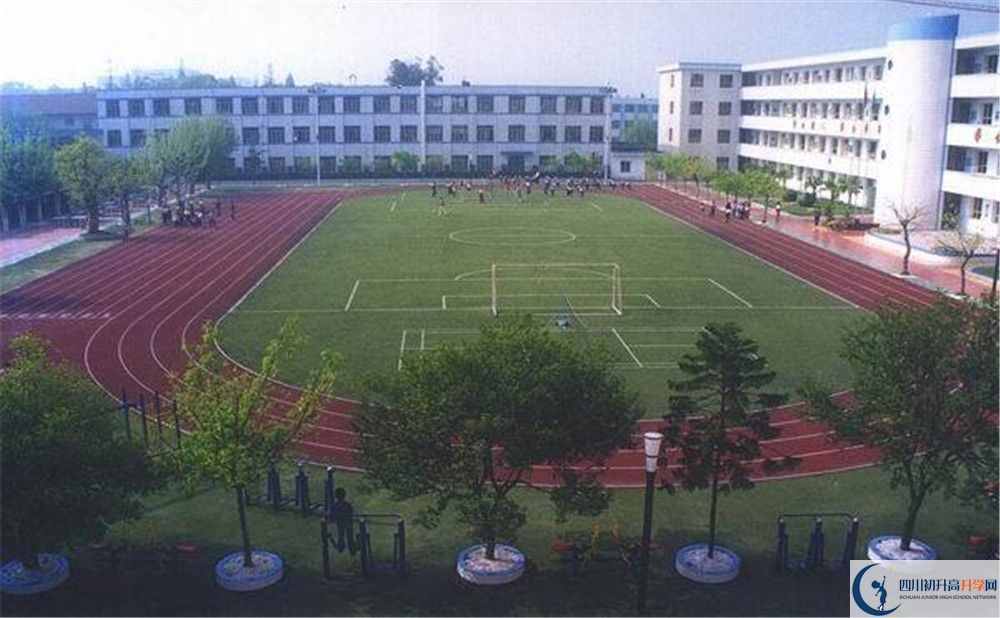 成都成飛中學(xué)住宿費(fèi)用是多少錢？