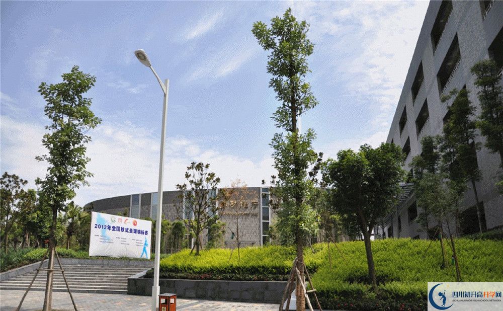 石室天府中學(xué)住宿費(fèi)用是多少？