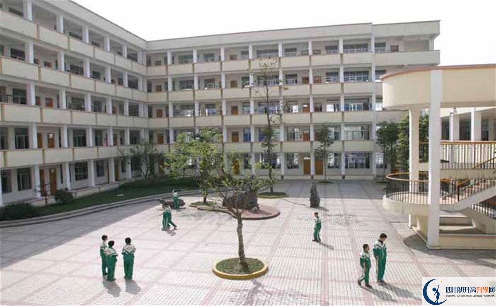 都江堰外國語實驗學校住宿費用是多少？