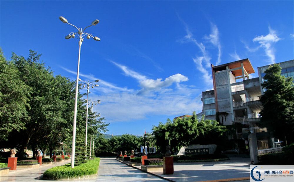 成都市龍泉中學(xué)的地址怎么走？