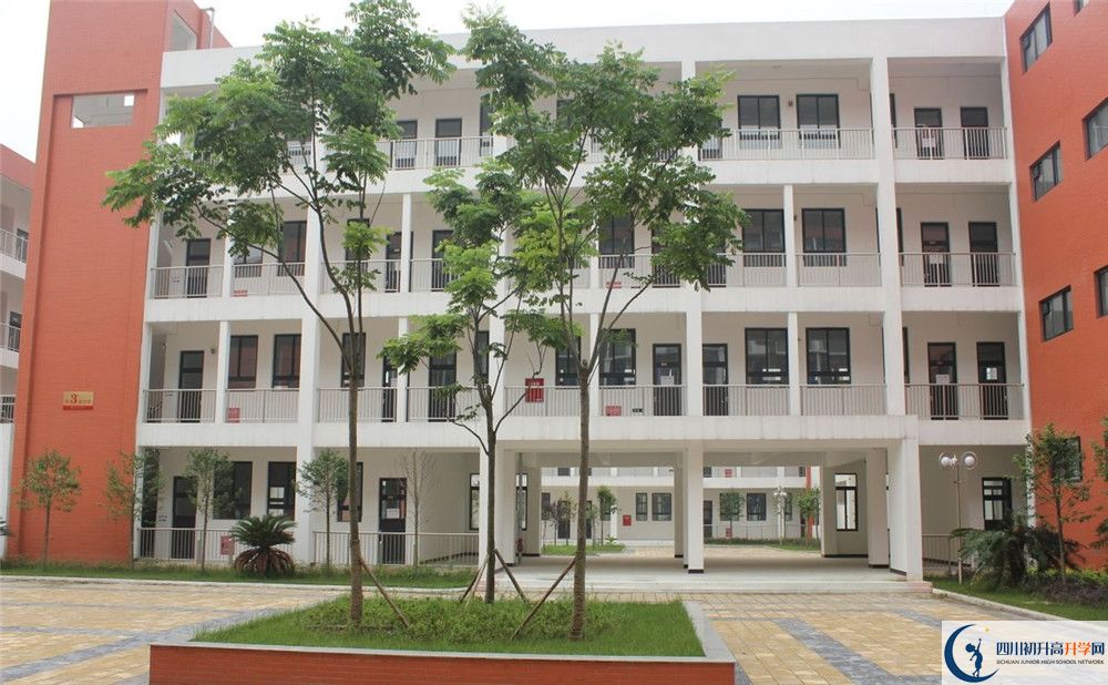 金堂中學(xué)住宿費(fèi)用是多少？
