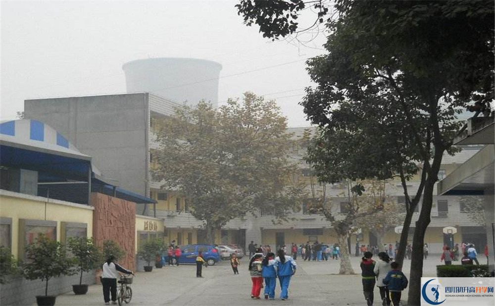 成都列五中學招生考試科目是什么？