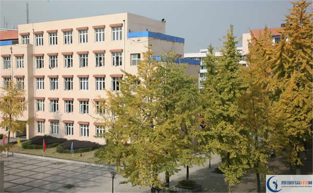 成都西藏中學的高中住宿怎么樣？