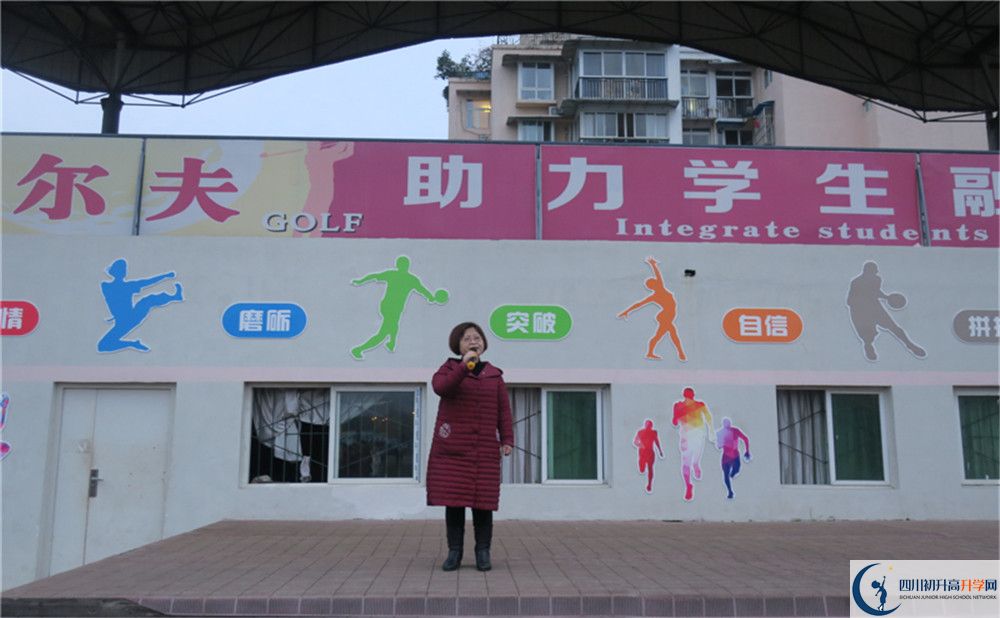 成都南開(kāi)為明學(xué)校2020年外地生學(xué)費(fèi)是多少？