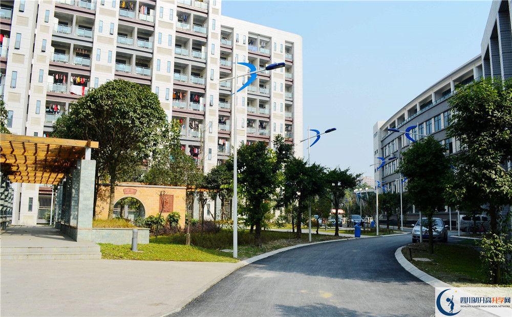 大彎中學(xué)高中部地址在哪？