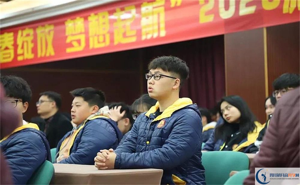 成都西雅美途外國(guó)語(yǔ)聯(lián)合學(xué)校2020年外地生學(xué)費(fèi)是多少？