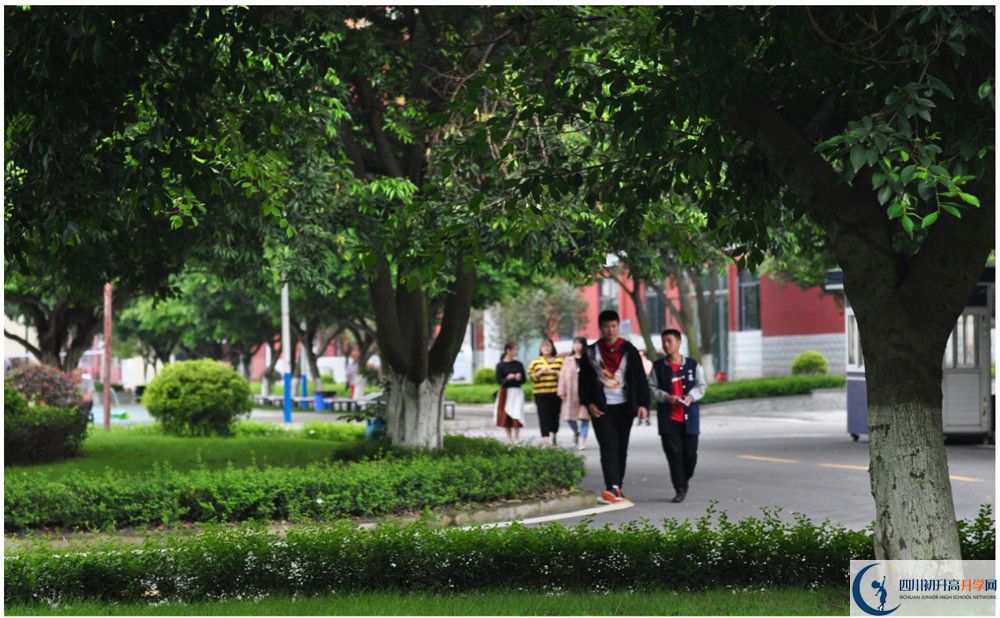 成都綿實外國語學校的高中住宿怎么樣？