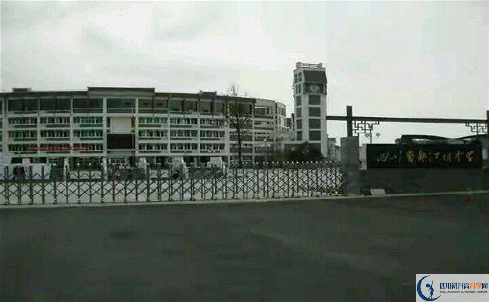都江堰中學(xué)2020年外地生學(xué)費(fèi)是多少？