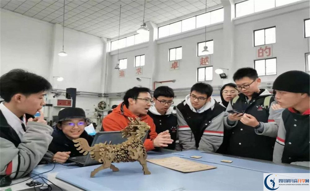 成都新津?yàn)槊鲗W(xué)校2020年外地生學(xué)費(fèi)是多少？