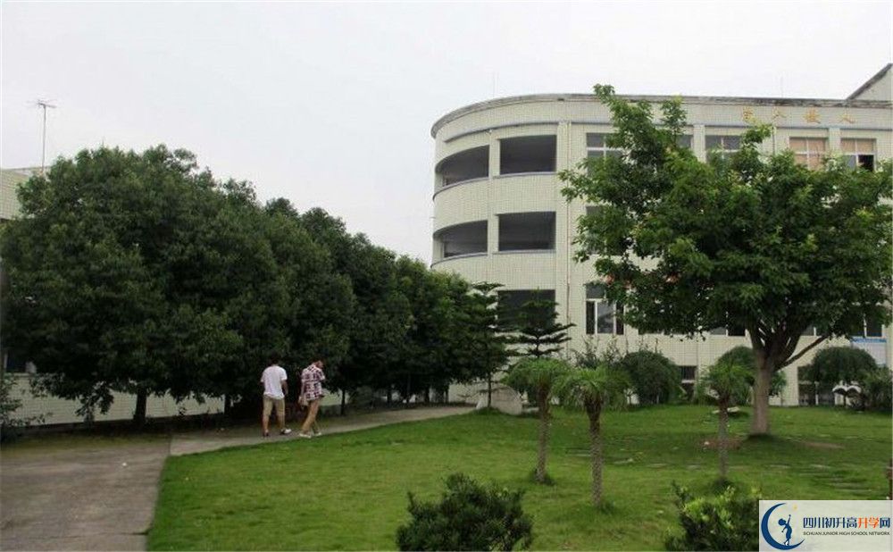 賈家中學(xué)的高中住宿怎么樣？