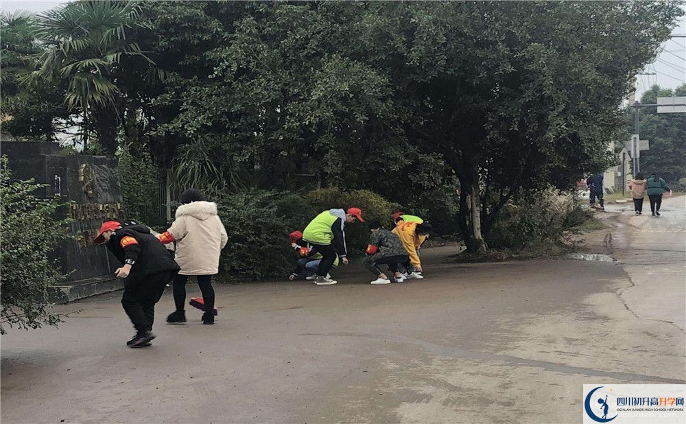 養(yǎng)馬中學(xué)位置在哪里？