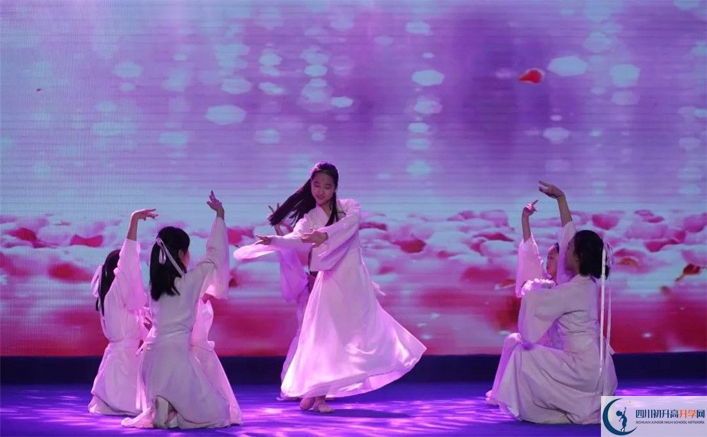 北京第二外國(guó)語(yǔ)學(xué)院成都附屬中學(xué)實(shí)驗(yàn)班人數(shù)是多少？