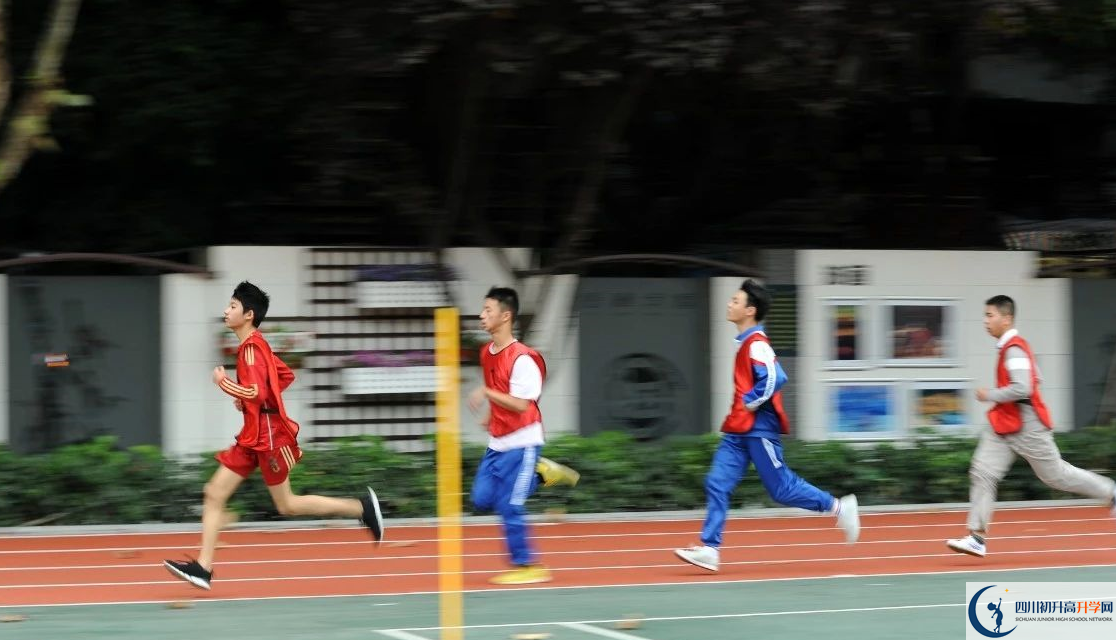 成都大學(xué)附屬中學(xué)實(shí)驗(yàn)班人數(shù)是多少？