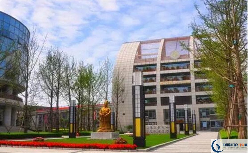 石室天府中學(xué)是私立收費(fèi)嗎？
