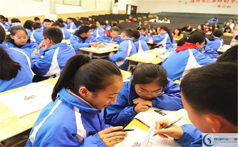 金牛中學2020年高三文綜測試題難嗎？