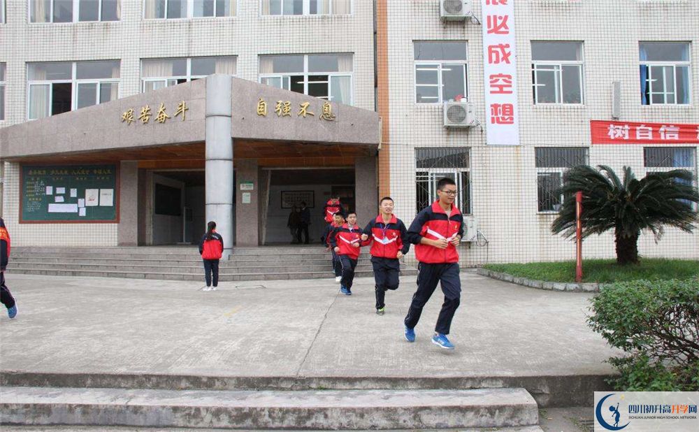 洛帶中學(xué)在全國高中排名是多少？